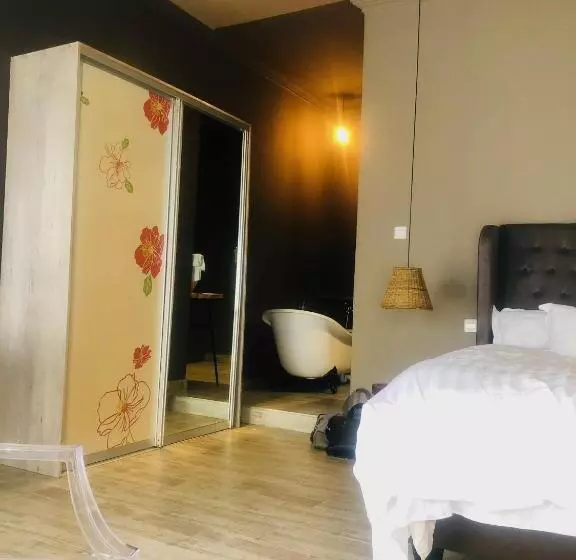 تختخواب و صبحانه The Shed Venue & Boutique