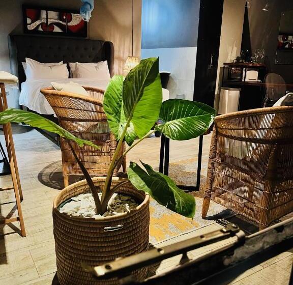 تختخواب و صبحانه The Shed Venue & Boutique