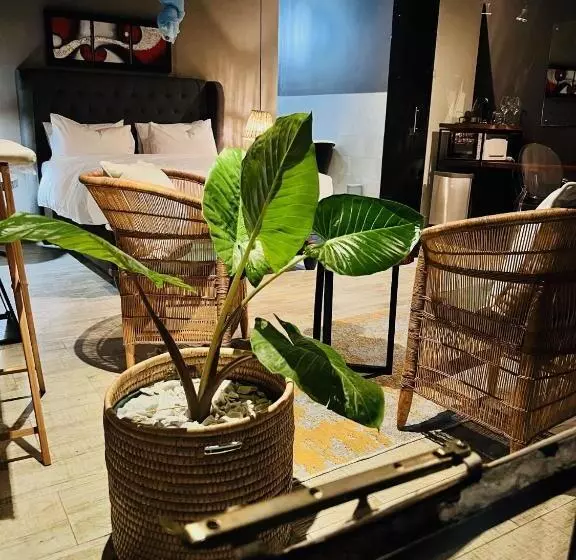 تختخواب و صبحانه The Shed Venue & Boutique