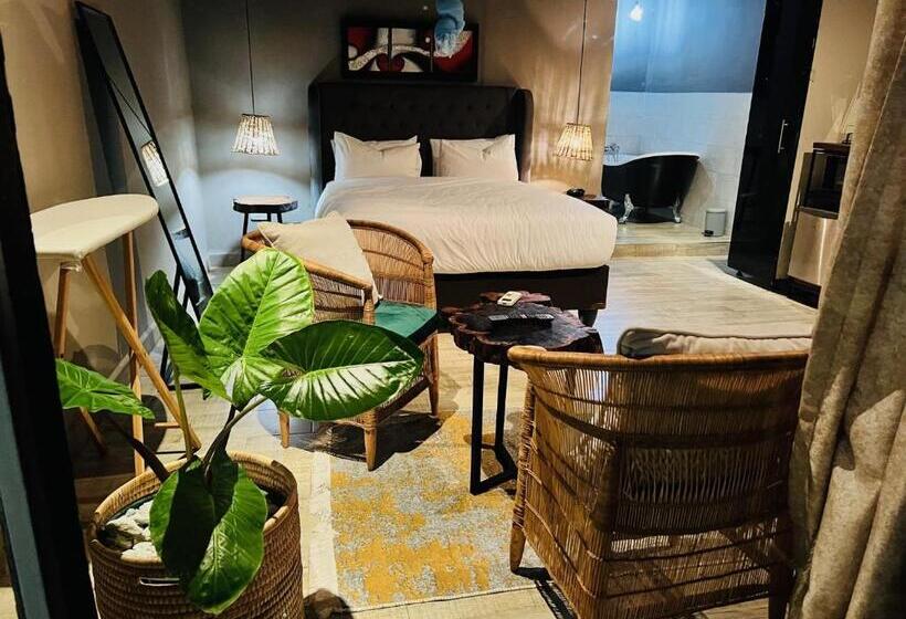 تختخواب و صبحانه The Shed Venue & Boutique