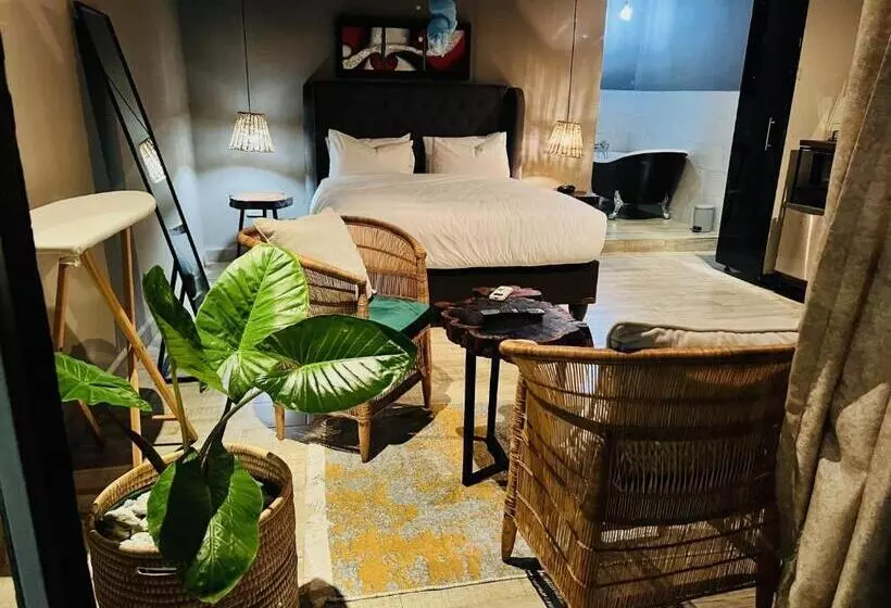 تختخواب و صبحانه The Shed Venue & Boutique