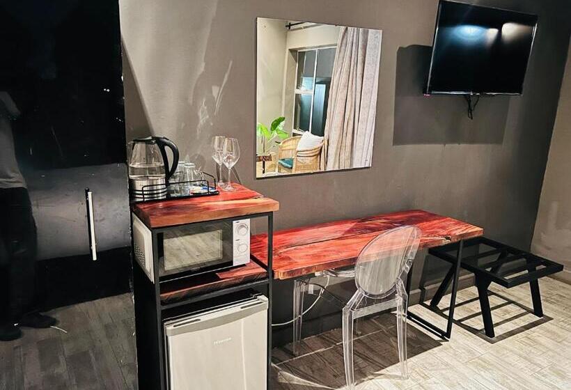 تختخواب و صبحانه The Shed Venue & Boutique