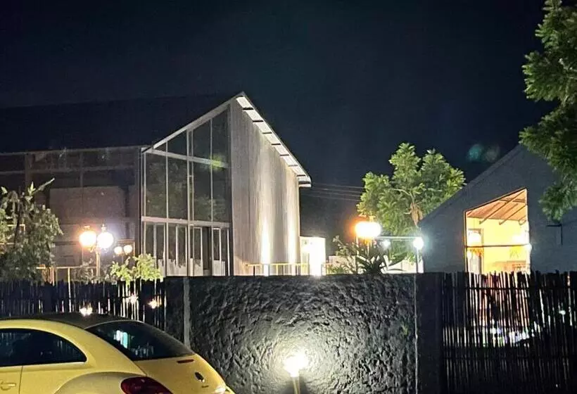 تختخواب و صبحانه The Shed Venue & Boutique