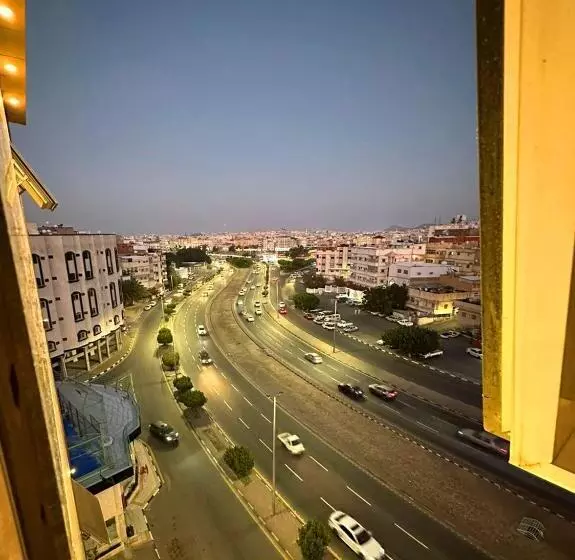 فندق الرائد الذهبية للشقق المخدومة