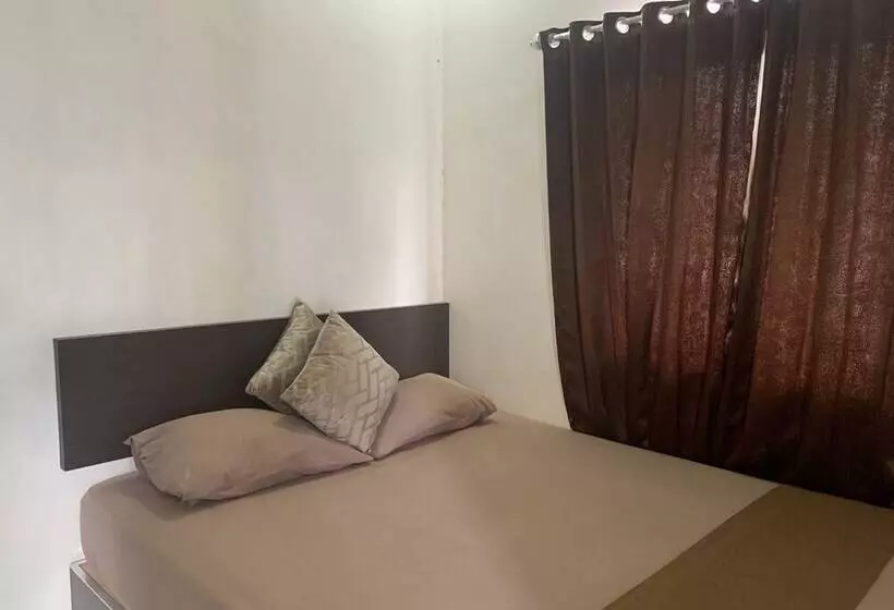 ホテル Express O 91662 Kost Rumah Kaca