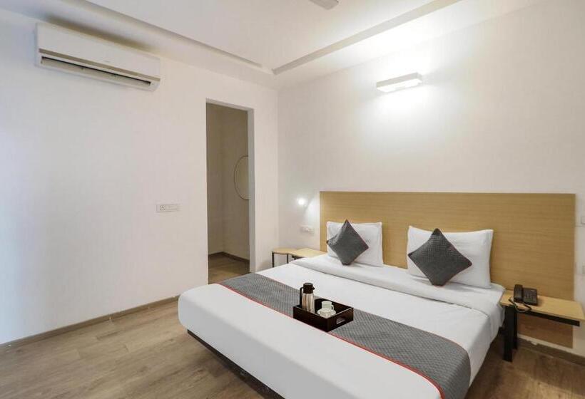 Oyo Townhouse 938 Hotel Near Omaxe Celebration Mall