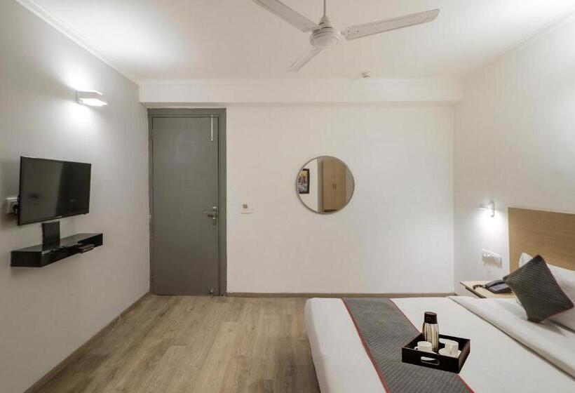 Oyo Townhouse 938 Hotel Near Omaxe Celebration Mall