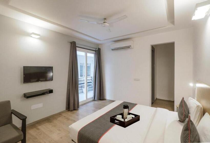 Oyo Townhouse 938 Hotel Near Omaxe Celebration Mall