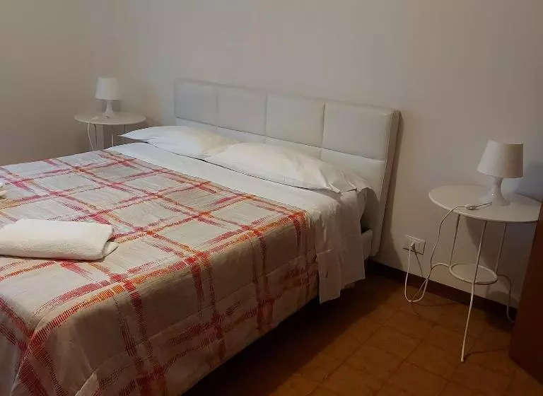 پانسیون Fare Bnb   Room Pappagnocca