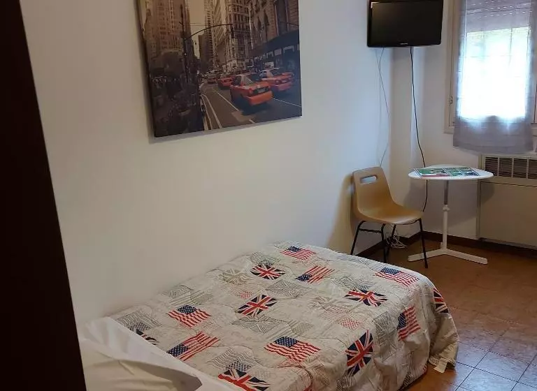 پانسیون Fare Bnb   Room Pappagnocca