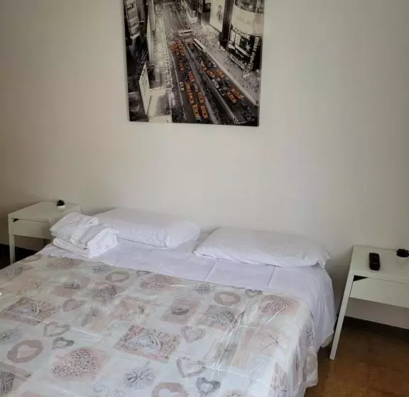 پانسیون Fare Bnb   Room Pappagnocca