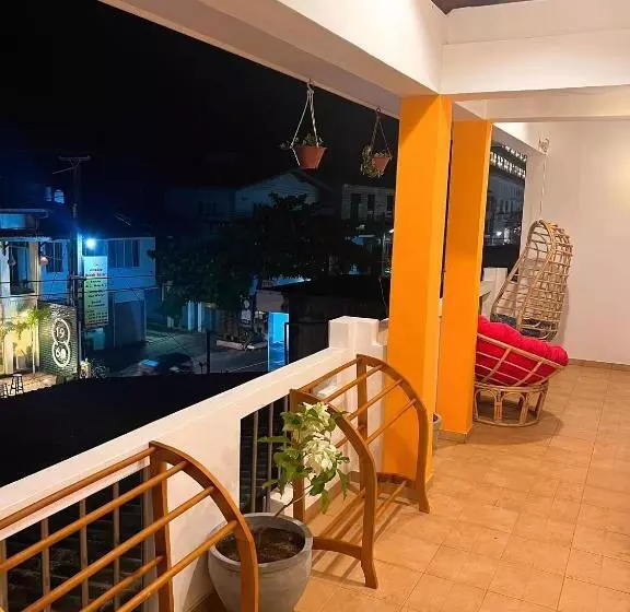 Hummus Hostel & Restaurant