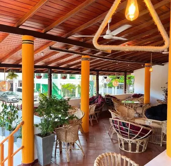 Hummus Hostel & Restaurant