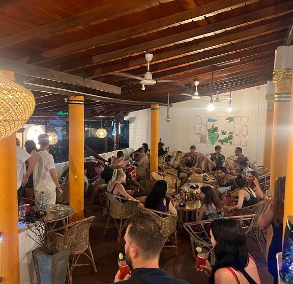 Hummus Hostel & Restaurant