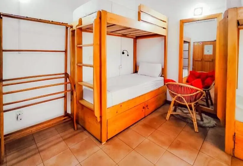 Hummus Hostel & Restaurant