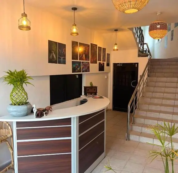 Hummus Hostel & Restaurant