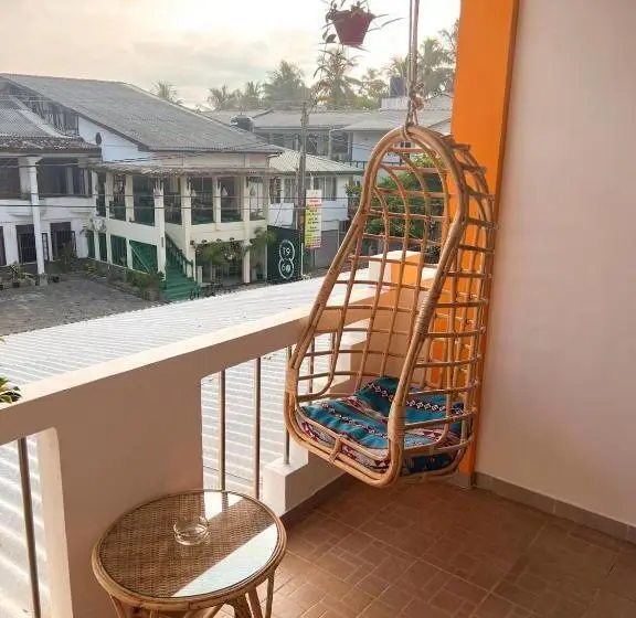 Hummus Hostel & Restaurant