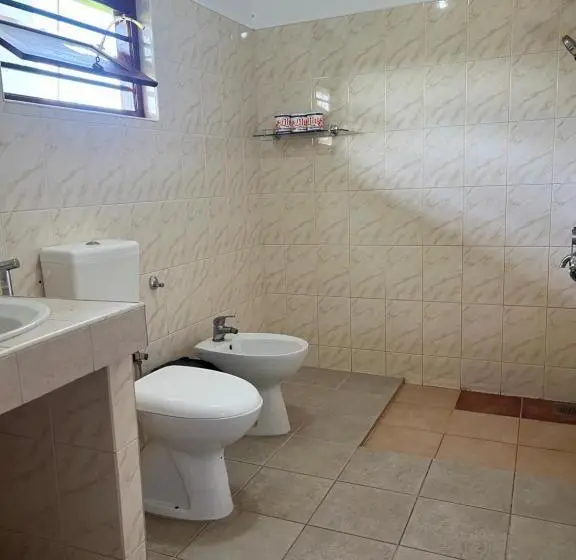 Hummus Hostel & Restaurant