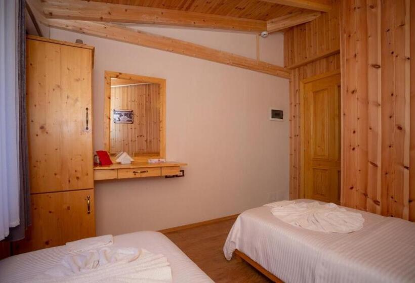 فندق Shpija E Gjyshit