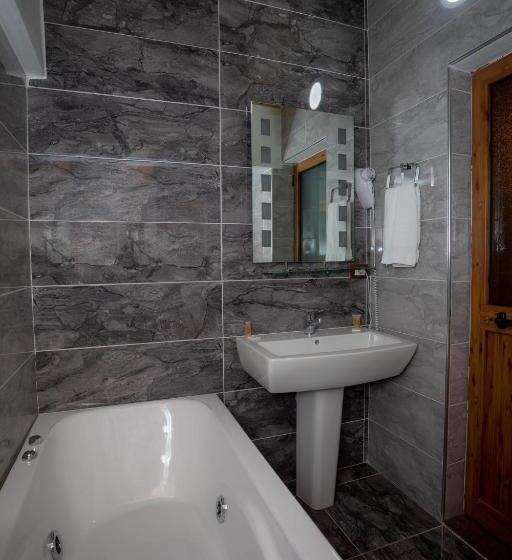 فندق Shpija E Gjyshit