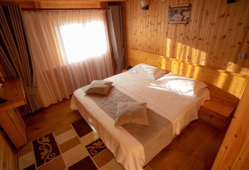 فندق Shpija E Gjyshit