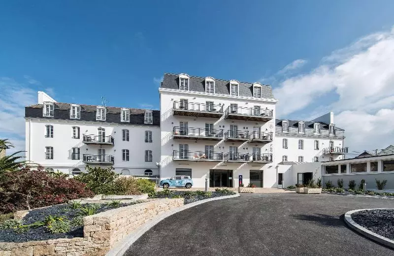 استراحتگاه Hôtel Valdys Thalasso & Spa   La Baie