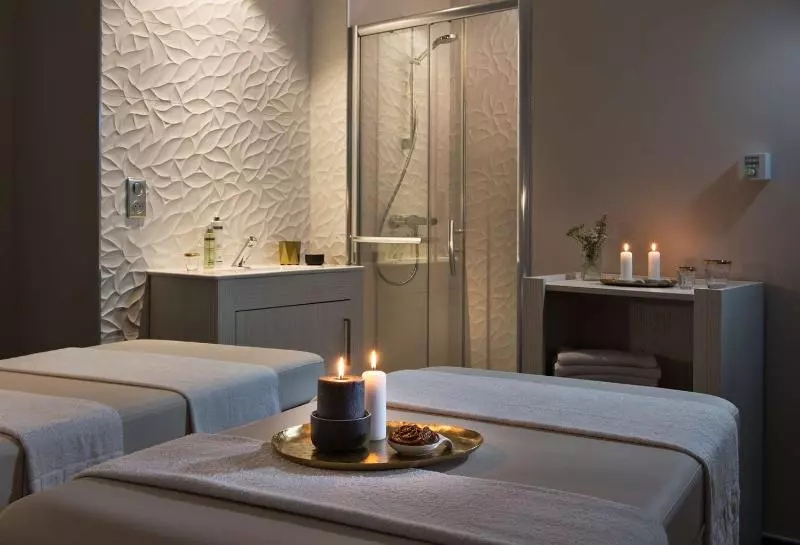 استراحتگاه Hôtel Valdys Thalasso & Spa   La Baie