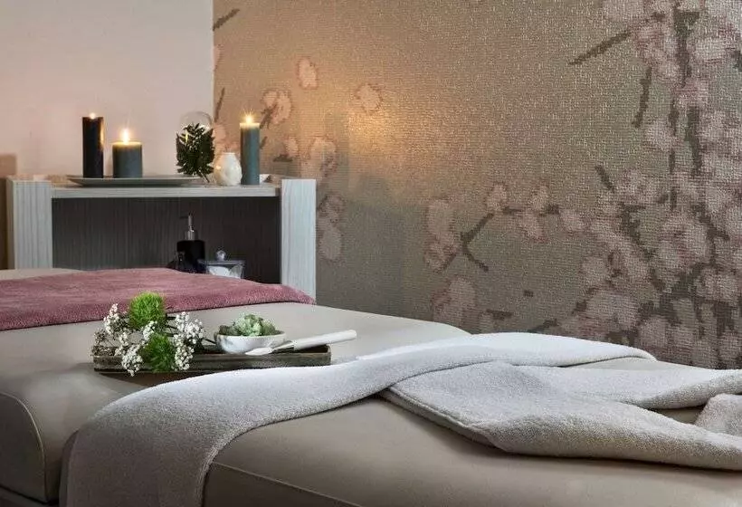 استراحتگاه Hôtel Valdys Thalasso & Spa   La Baie