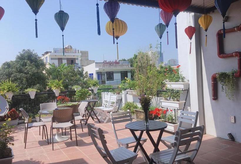 Travellers Nest Hostel