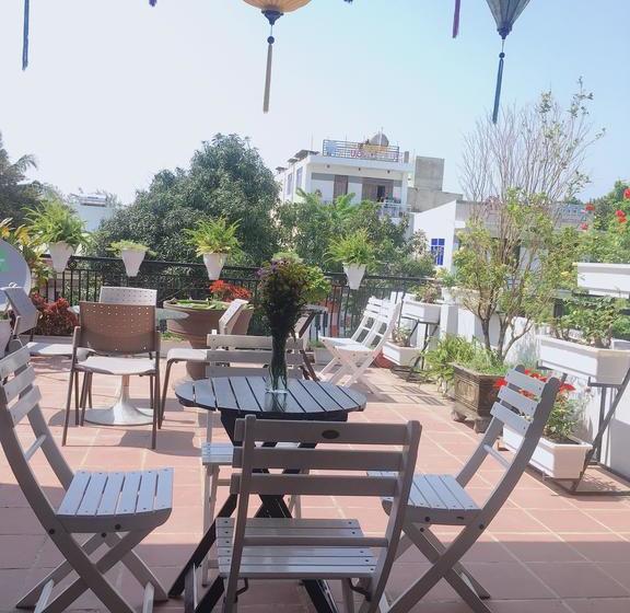 Travellers Nest Hostel