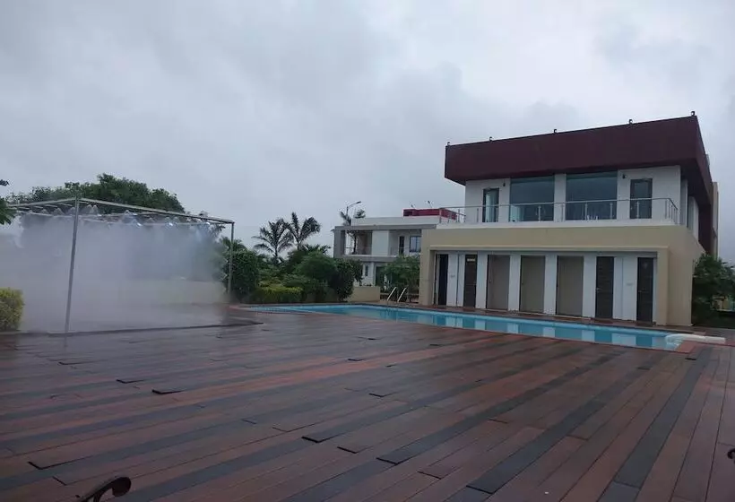 ホテル Chandan Van Club And Resort   Navsari