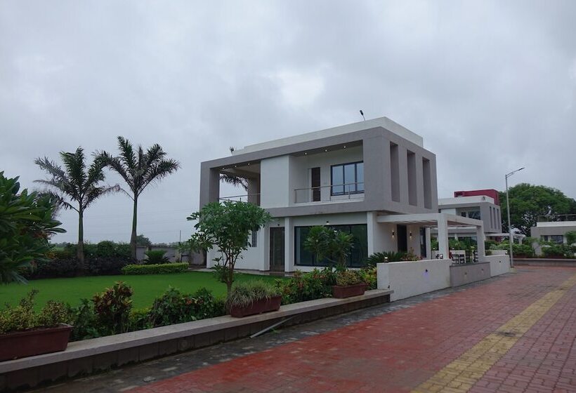 Hotel Chandan Van Club And Resort   Navsari