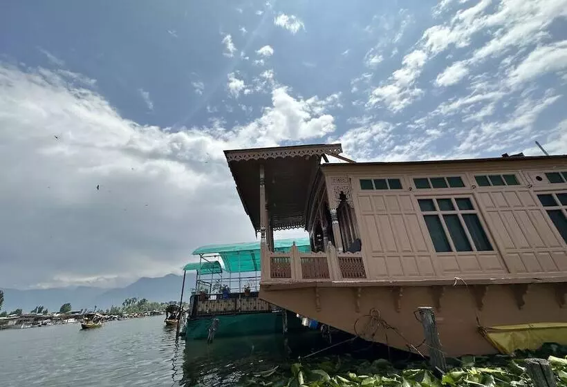 ホテル The Heritage Safina Group Of Houseboats