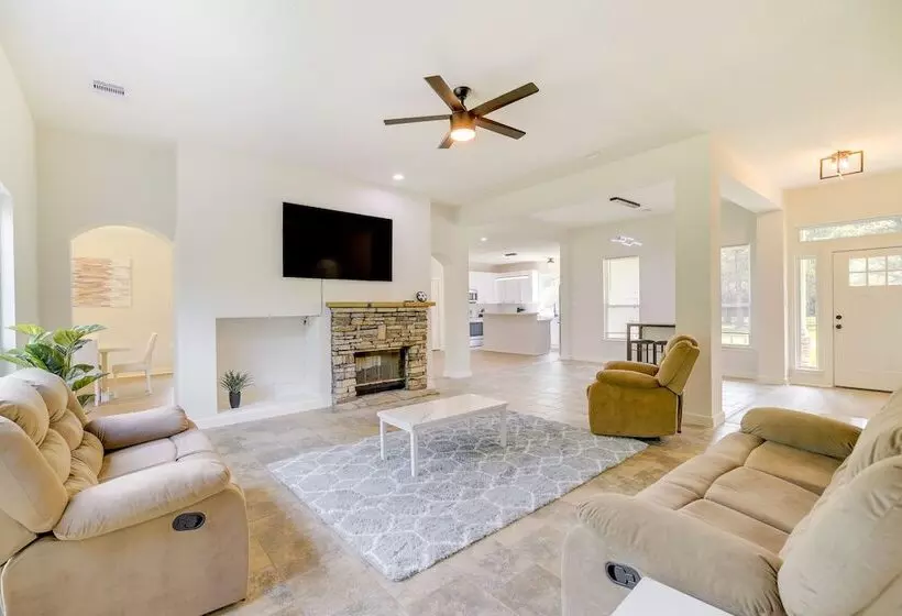 Airy Dayton Vacation Home W/ Deck + Private Yard!