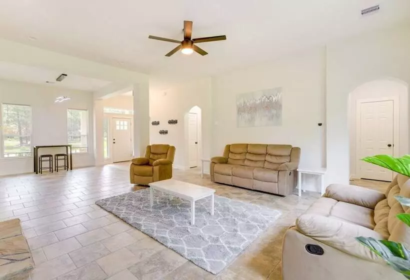 Airy Dayton Vacation Home W/ Deck + Private Yard!