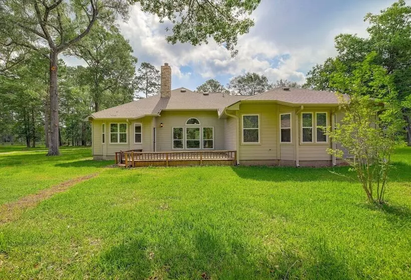 Airy Dayton Vacation Home W/ Deck + Private Yard!