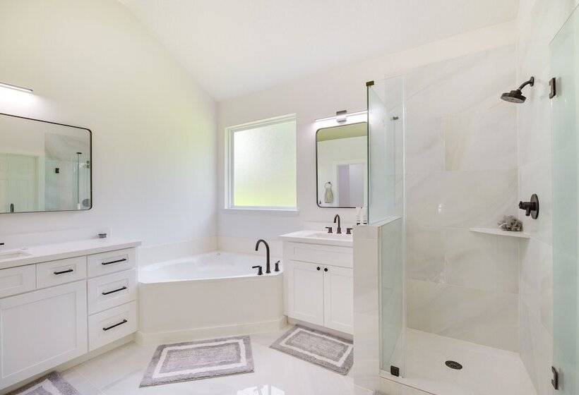 Airy Dayton Vacation Home W/ Deck + Private Yard!