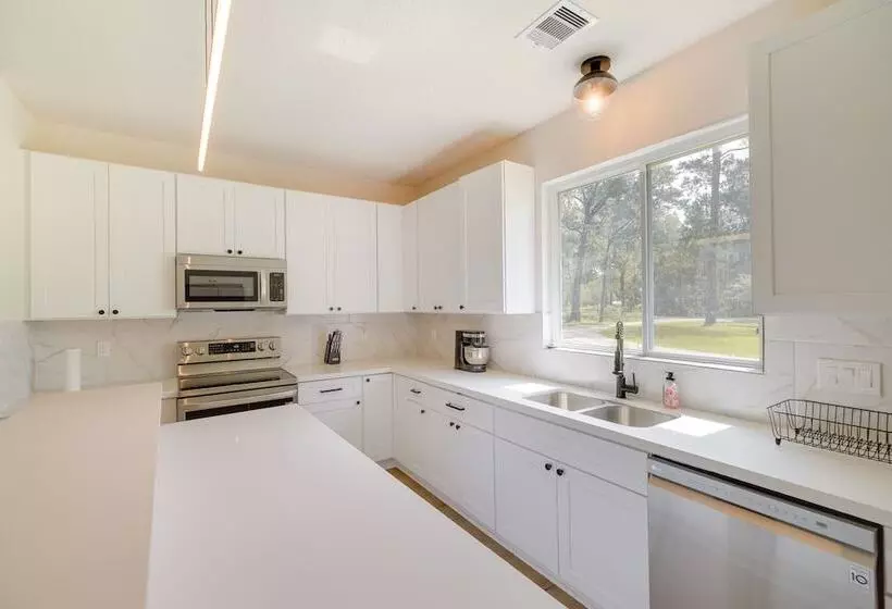 Airy Dayton Vacation Home W/ Deck + Private Yard!