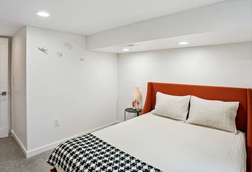 Charming & Bright Crystal Home W/ Fire Table!