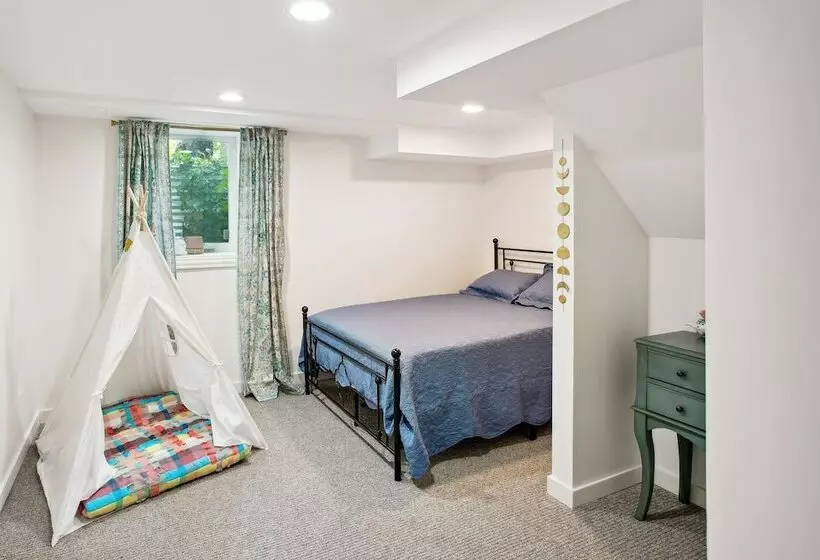 Charming & Bright Crystal Home W/ Fire Table!