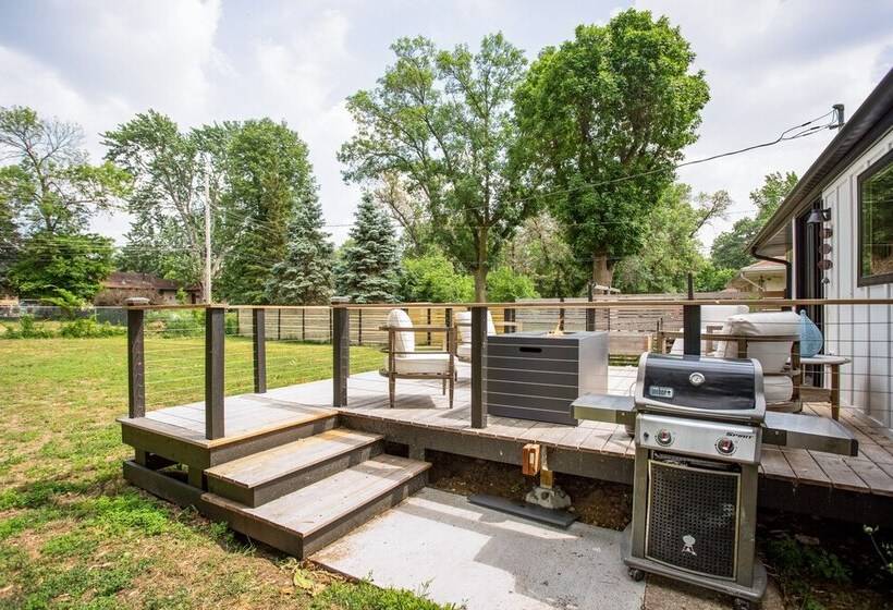 Charming & Bright Crystal Home W/ Fire Table!