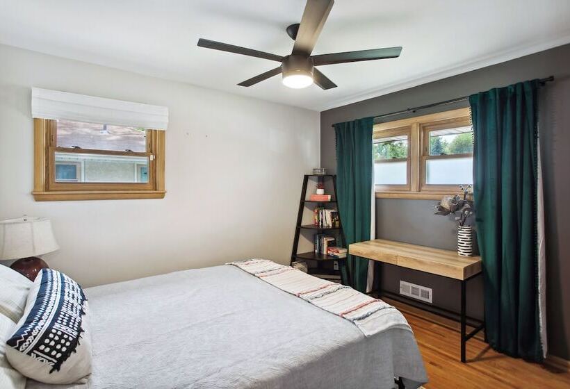 Charming & Bright Crystal Home W/ Fire Table!