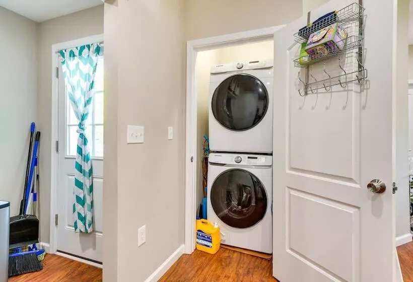 Charming Edgemere Home W/ Deck & Grill!