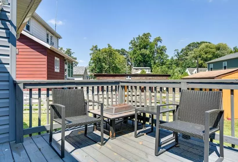 Charming Edgemere Home W/ Deck & Grill!