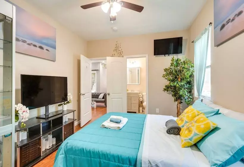 Charming Edgemere Home W/ Deck & Grill!