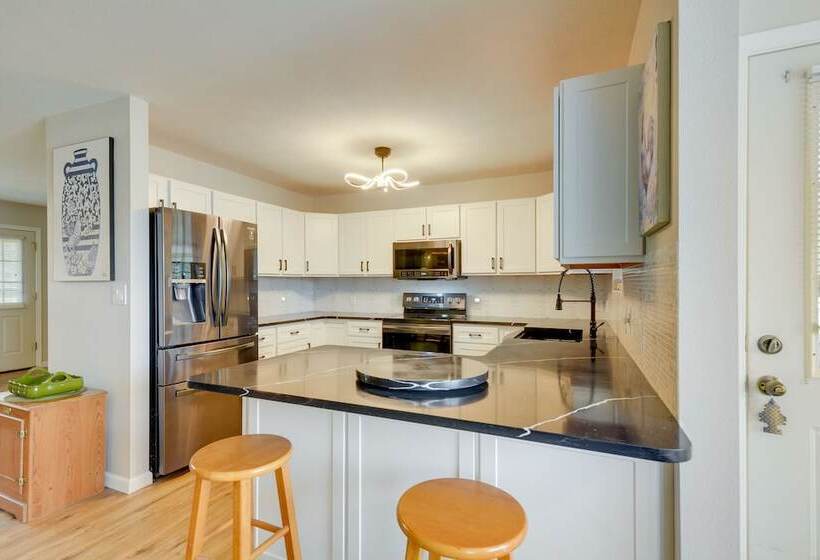 Cozy Stafford Home W/ Outdoor Pool: Pets Welcome!