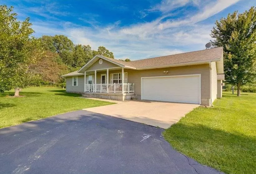 Cozy Stafford Home W/ Outdoor Pool: Pets Welcome!