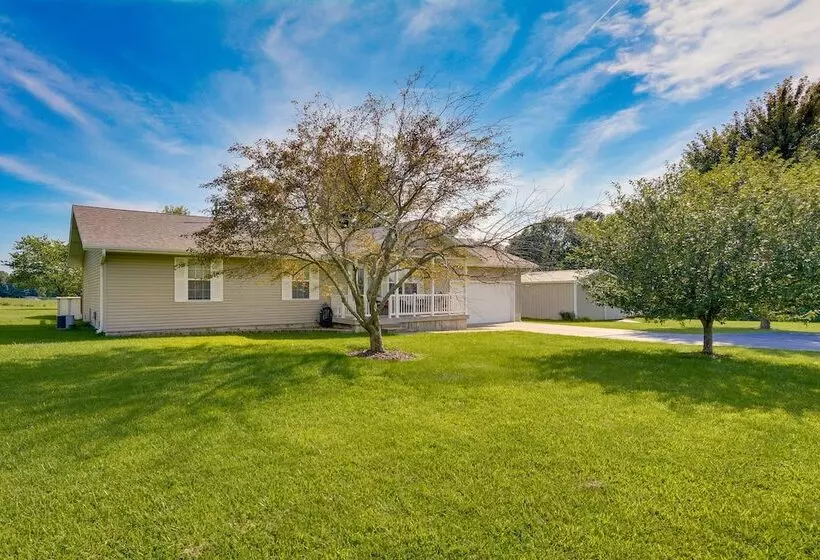 Cozy Stafford Home W/ Outdoor Pool: Pets Welcome!