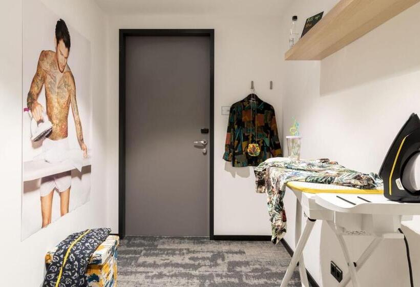 酒店 Moxy Outletcity Metzingen