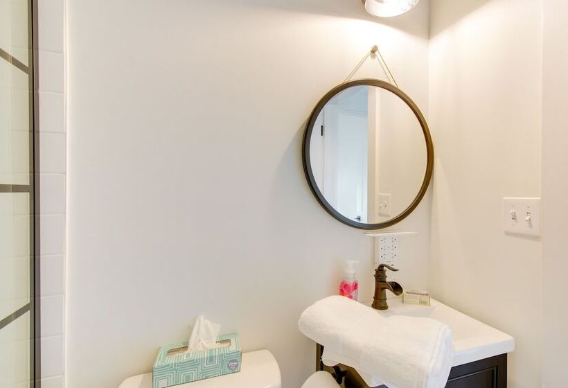 Modern Altavista Farmhouse W/ Countryside Views